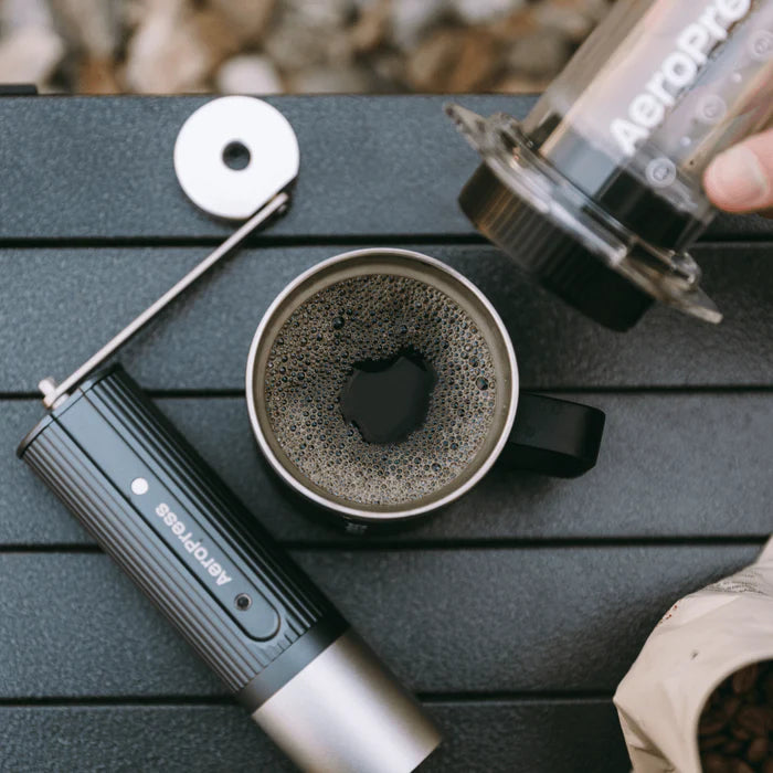 Molinillo manual AeroPress con muelas recubiertas de Titanio