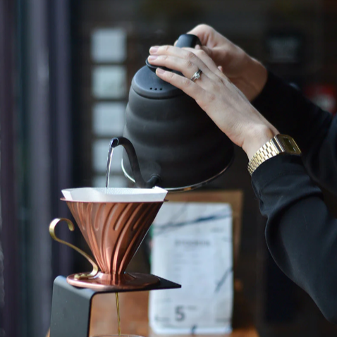 Kettle Tetera Original Buono de Hario Cuello de Cisne 1.2 Litros Negro Mate